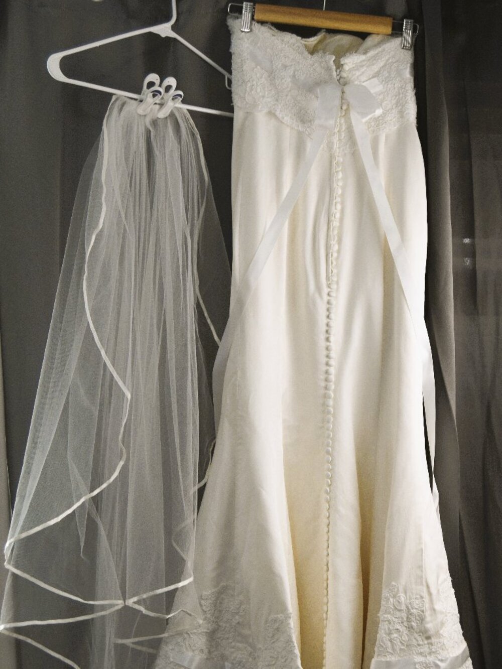 Alvina Valenta Couture Collection Creme & White Strapless Wedding Dress Size 2? - Picture 7 of 15